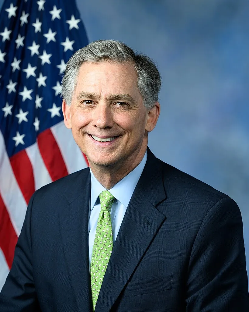 Official portrait of Rep. French Hill (R) for the 118th Congress.