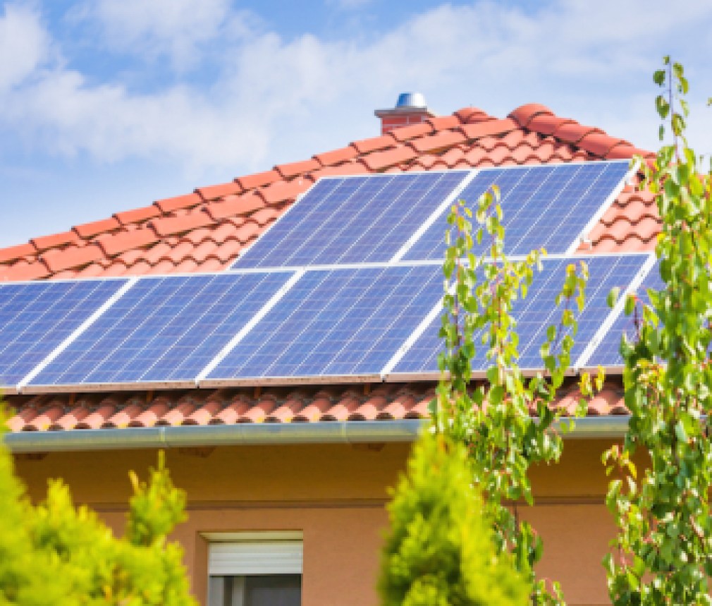 House-with-solar-panels1