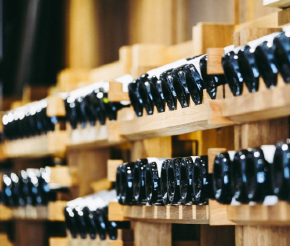 Cave à vins dans un domaine viticole, Bourgogne