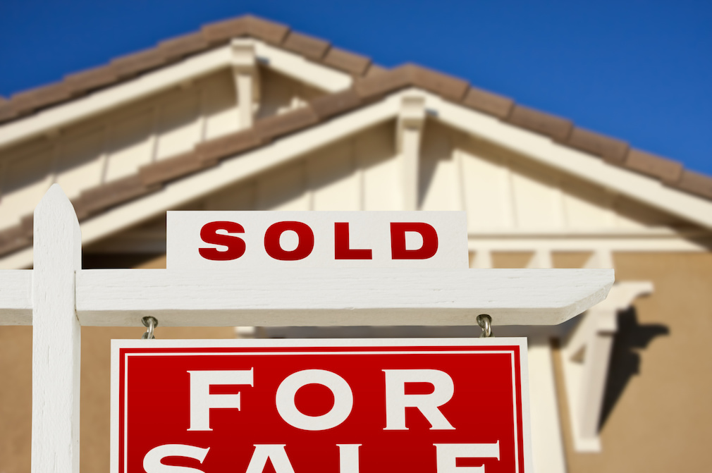 NAR: Existing home sales rise as inventory soars