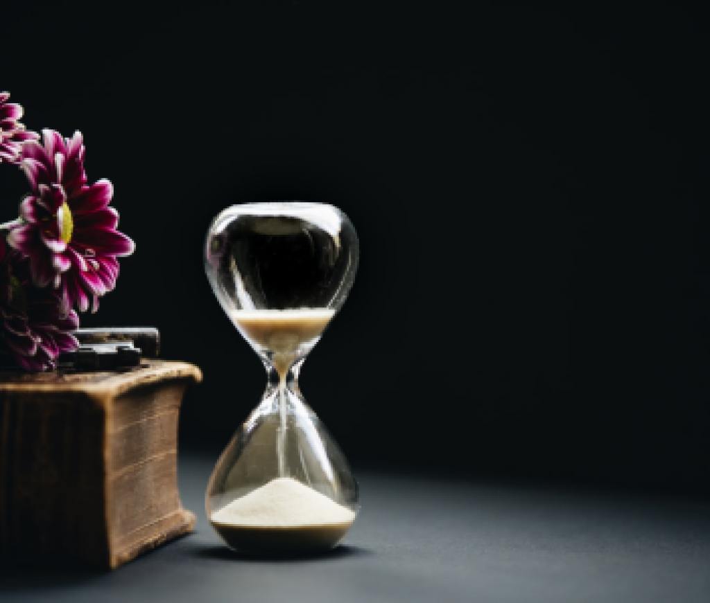 hourglass_unsplash