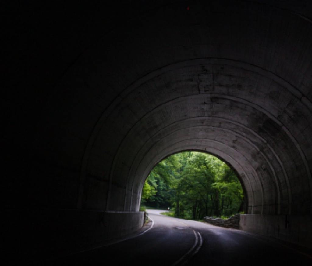 tunnel_unsplash