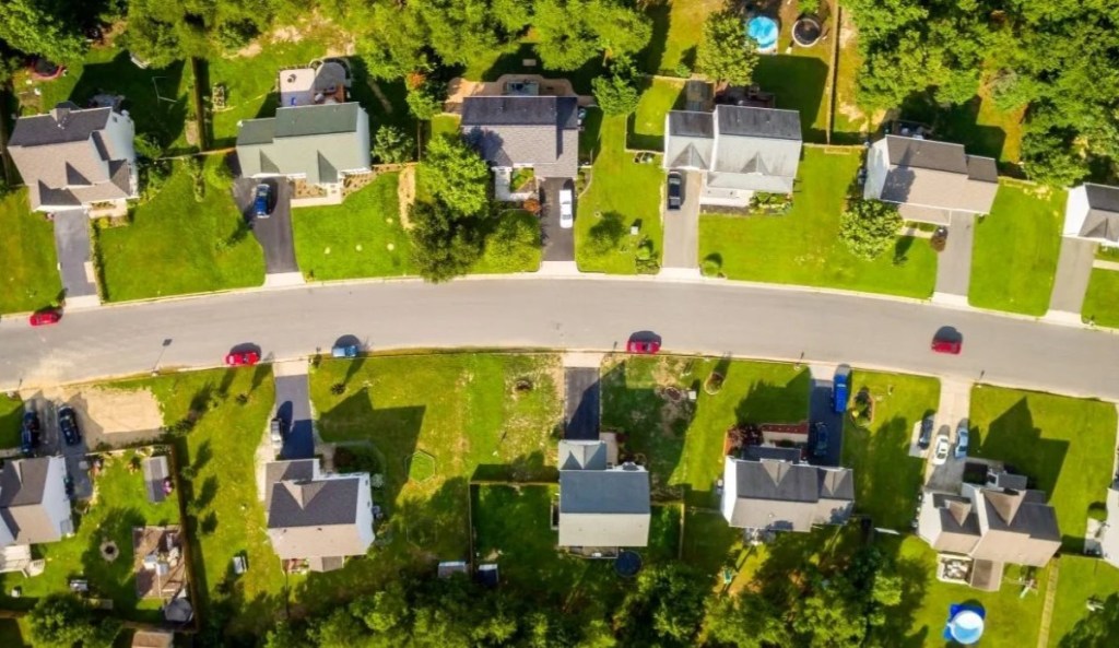 Houses-Neighborhoods, Single Family 7